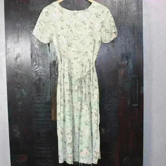 VINTAGE Erika Green Floral Short Sleeve Midi Dress Raw Hem Cottage Women Medium - Picture 13 of 13